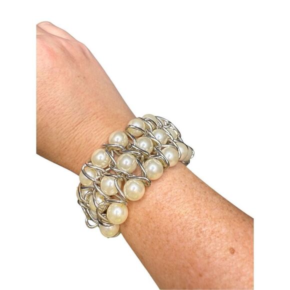 Nordstrom Jewelry - Nordstrom pearl with metal detail bracelet